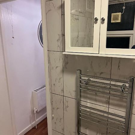 Accu Care Apartment Londra Esterno foto