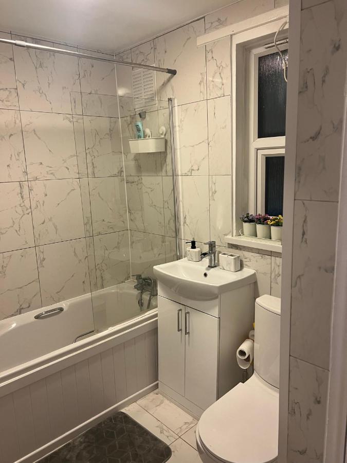 Accu Care Apartment Londra Esterno foto