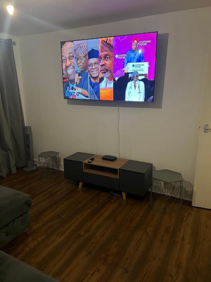 Accu Care Apartment Londra Esterno foto