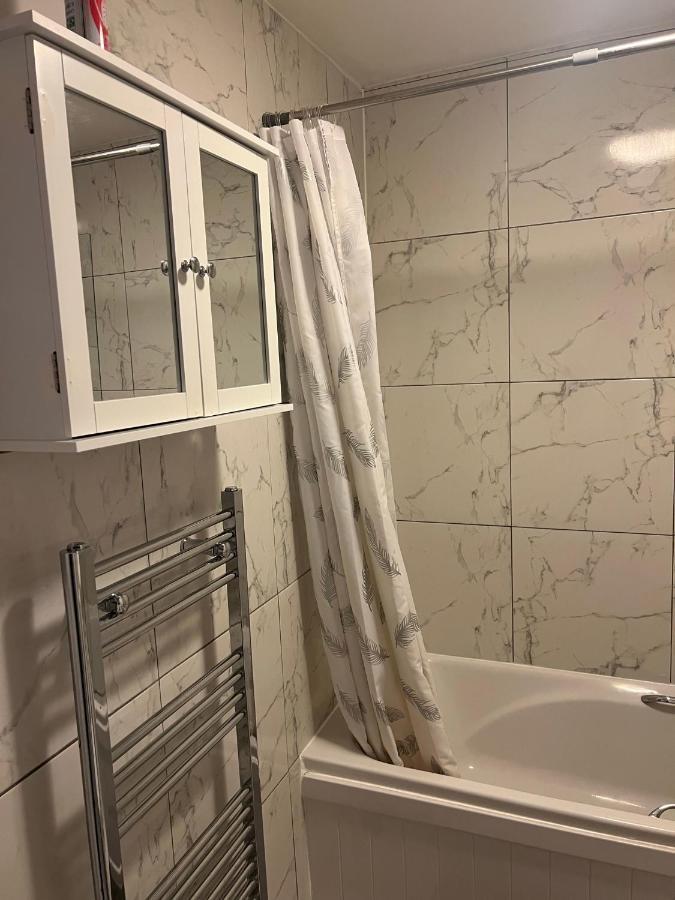 Accu Care Apartment Londra Esterno foto